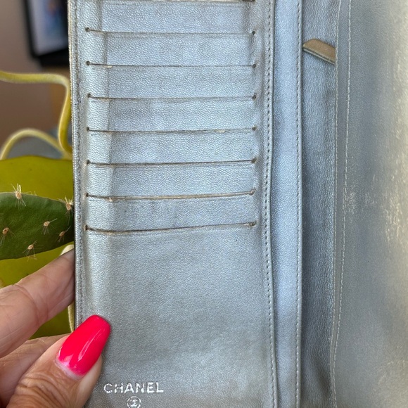 CHANEL CAMELLIA FLORAL LAMB SKIN WALLET GUC  BLACK GREY INTERIOR - Picture 13 of 16